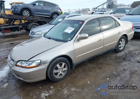 2000 Honda Accord 2.3 Se z USA, uszkodzony, nr VIN 1HGCG5672YA138947